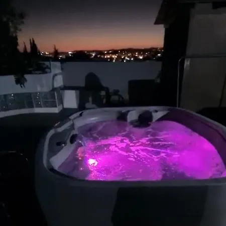Penthouse With Private Roof Terrace And Jacuzzi * 푸엔히롤라