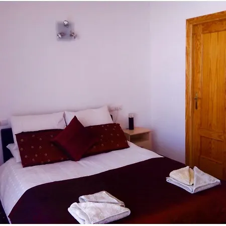 Penthouse With Private Roof Terrace And Jacuzzi Appartement