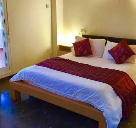 Penthouse With Private Roof Terrace And Jacuzzi Appartement *