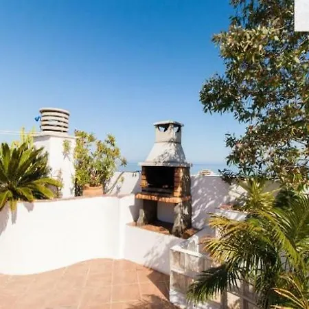 아파트 Penthouse With Private Roof Terrace And Jacuzzi