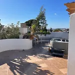 アパート Penthouse With Private Roof Terrace And Jacuzzi フエンヒロラ