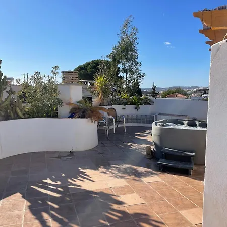 아파트 Penthouse With Private Roof Terrace And Jacuzzi 푸엔히롤라