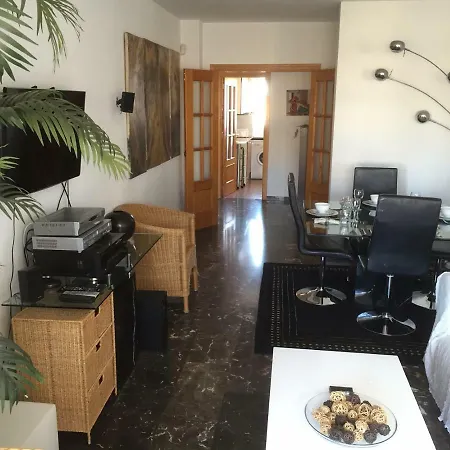 아파트 Penthouse With Private Roof Terrace And Jacuzzi *