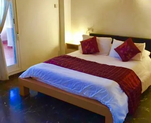 Penthouse With Private Roof Terrace And Jacuzzi Apartman *